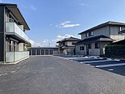 ◆敷地内に各世帯駐車場2台付いております◆