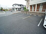 敷地内駐車場です♪（空き要確認、別途契約必要）