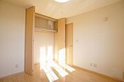 ■南洋室■こちらもＬＥＤ照明付き。天井までの高さを活かした収納は収納力◎♪