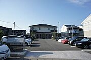 駐車場は全世帯並列2台無料です♪