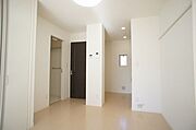 ■ＤＫ■画鋲や釘を使わずに、ちょっとした物かけに大変便利なフックのレールが付いているお部屋です♪もちろん居室照明も！