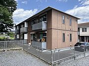各世帯駐車場2台付（使用料は賃料に含む）です。