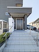 共用玄関オートロック仕様なので、安心・安全なシャーメゾンライフを♪