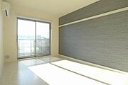 【洋室】洋室7．1帖☆お部屋の印象を引き立たせるアクセントクロスを使用しています◎