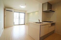 プレミアス 00102 1階1LDKの室内