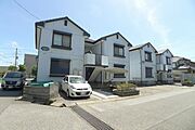同一敷地内に4棟建築されています！！左側がＡ、右側がＢです☆シャーメゾンタウンへようこそ♪