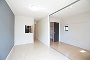 10．0帖のＬＤＫです。ＬＥＤ天井照明・室内物干しフック付です。