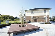 【1棟8世帯】敷地内コモンスペースがございます。