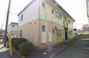 建物の内側に共用階段のある内階段タイプです