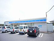 最寄りのコンビニまでは徒歩5分（400ｍ）です◎買い物には便利な立地となっています！