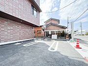 敷地内駐車場あり☆月額費用掛かります（別途月額8，800円税込）