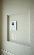 【ＴＶインターフォン】オートロックなので、共用部外側で来訪者の顔を確認できます☆
