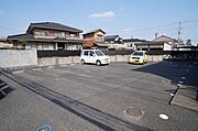 ■敷地内舗装駐車場もございます（別途契約が必要となります）■