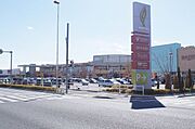大型ショッピングモール「ウニクス鴻巣」まで徒歩7分（520ｍ）スーパー「ヤオコー」も併設しております。