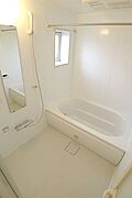 【浴室】分譲マンションに多い1418サイズの大きなサイズです☆便利な追焚給湯と浴室乾燥機あります♪サーモスタット水栓で湯量や温度調整もしやすい仕様になっております。