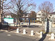 【周辺施設】道路を挟んで目の前が公園です！