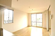 【ＬＤＫ】ＬＤＫは南向き☆南向きのバルコニーで洗濯物をしっかり乾かせますね♪角部屋なので2面採光が取れます♪エアコン1台設置。