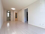【ＬＤＫ12．帖】12帖のＬＤＫなので広々スペースで生活することが出来ます♪！お部屋の北側にはキッチンスペースがあります☆