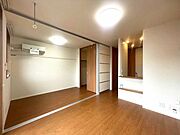 リビング＆ダイニングと洋室との仕切り戸のスライディングスクリーンを開放すると、一体の空間として広々とご利用いただけます♪