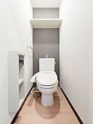 トイレには温水洗浄便座の設置がございます。