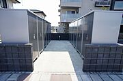冬用タイヤや季節物収納に大活躍の屋外物置が敷地内に各世帯1基付き（無料）♪