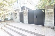 共用オートロック設備ございます。