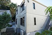 軽量鉄骨造2階建て