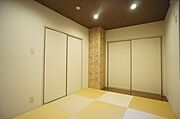 ◆和室◆モダン畳（アイボリー×イエロー）＆デザインクロス＆ダウンライトでオシャレな空間を演出♪