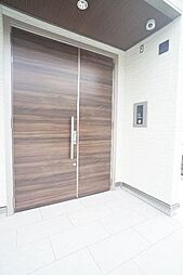 防犯に考慮したオートロック＋防犯カメラ付き