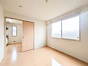 【洋室】寝室使いにお勧めの洋室。