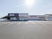 ドラックコスモス日立金沢店まで徒歩8分です。