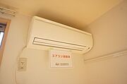 もちろん冷暖房エアコン付いております！