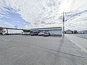 ファミリマートひたちなか田彦北店まで徒歩5分です。