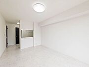 【ＬＤＫ】南側の大きな掃きだし窓から明るい陽射しが降りそそぎ、風がそよぐ快適な空間です