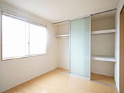 【収納】大容量の収納は、衣類や寝具などたくさん収納できますよ◎