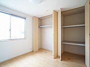 【収納】大容量の収納は、衣類や寝具などたくさん収納できますよ◎