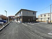 【外観】積水ハウスの賃貸住宅『シャーメゾン』です♪世帯当たり駐車場1台分敷地内に確保しております☆