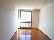 エアコンが標準設備です♪　室内物干しが付いています♪