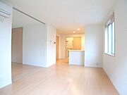 ＬＤＫにはお部屋から来訪者を確認できる【ＴＶモニターホン】を設置しております♪画面で来訪者の顔を確認してから応対が出来ます♪