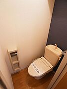 あると嬉しい【洗浄機能付き便座】を設置♪ツールボックスや上部棚、タオルハンガーを設置しております♪