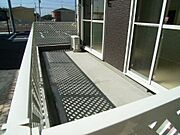 【バルコニー】一階だからできた奥行きのあるバルコニーです♪
