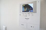 録画機能付きインターホンが付いています。出掛けている時の訪問者の画像を残してくれますので、セキュリティーもグレードアップです♪