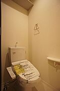 温水洗浄機付きのトイレを設置しています♪