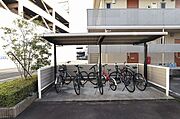 屋根付きサイクルポートも完備。