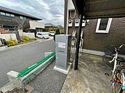 不在時の荷物受取に便利な宅配ボックス付きです♪