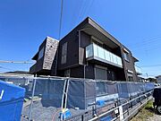 共用エントランスはオートロック（自動ドア）＋防犯カメラ付きのため、安心・安全なシャーメゾンライフをご提供♪