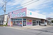 うさちゃんクリーニング小山東店まで車で3分（900ｍ）【営業時間】詳しくは店舗ホームページをご確認ください。