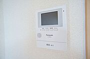 来訪者を声と映像で確認できて安心なカラーモニタードアホン♪録画再生機能付き！！