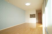 ■ＬＤＫ■　12．2帖のリビング！コーディネーションは、シンプルデザインの建具が明るい色調と相まって一層爽やかな印象！