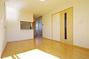 ■ＬＤＫ■　12．5帖のＬＤＫ！明るい床と建具が一層部屋を広く見せてくれます♪